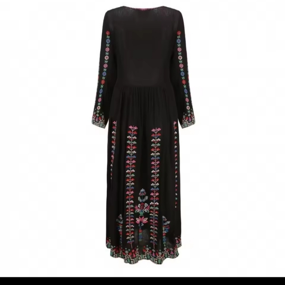 Elegant Black Floral Embroidered Long Sleeve Dress - Picture 8 of 16